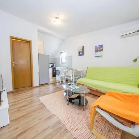 Vacation House Jere 2+2 *